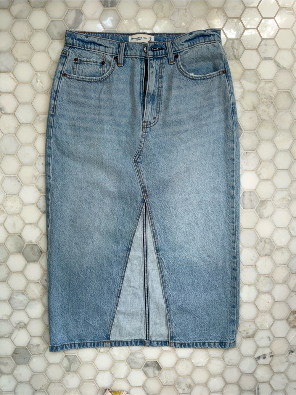 Abercrombie & Fitch High Rise Denim Maxi Skirt Size 28 / 6 Light Wash